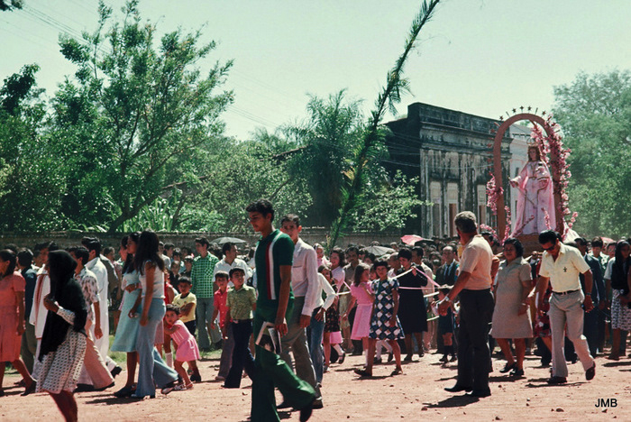 AÑO 1976 - COLOR - VIDA CAMPESINA EN PARAGUAY (JOSÉ MARÍA BLANCH)